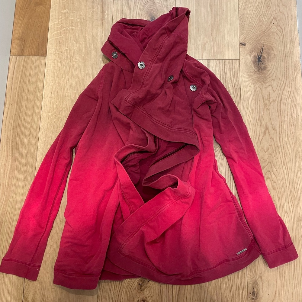 Women's Lululemon vintage cape jacket. Red. Size 4.